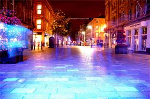 Glasgow at night, Buchanan Street. Author Ben Matthews - License Creative Commons.