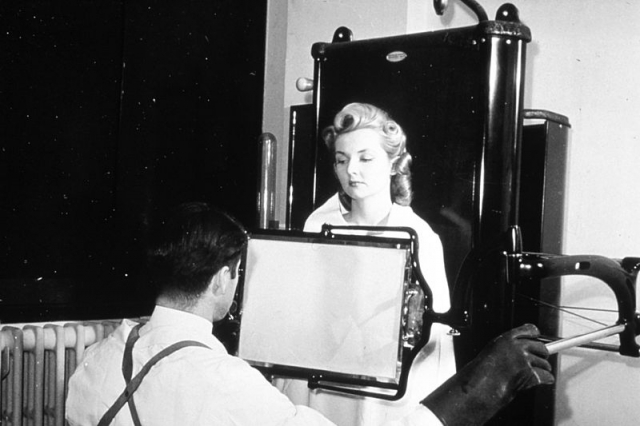 A male technician taking an X-ray of a female patient in 1940. This image was used to argue that radiation exposure during the X-ray procedure would be negligible.