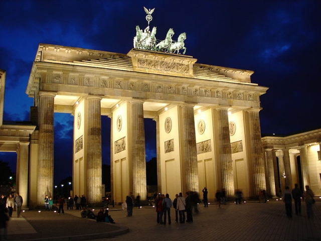 The Brandenvurg Gate at Dusk. Author and Copyright: Arne Hückelheim.