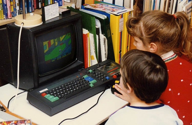 Children playing Amstrad CPC464 computer. Copyright: Photographed by Adrian Pingstone in 1988 and released to the public domain.