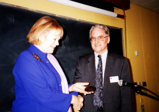 Bill Speck awarding Lady Antonia Fraser the Medlicott Medal