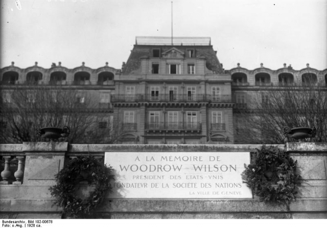 The Palais des Nations in Geneva, Switzerland, HQ of the League of Nations from 1936-46 (Wikimedia Commons / German Federal Archive)