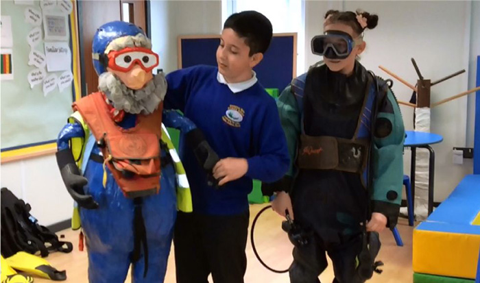 Hampton Vale children trying on diving equipment