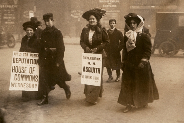 Women advertising a deputation to the Prime Minister, c.1908-1914 - LSE Library
