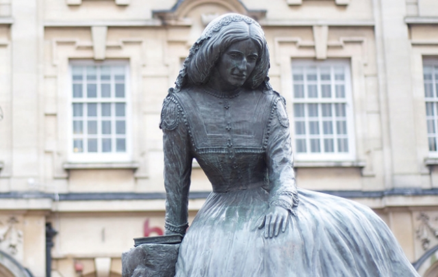 Statue of George Eliot in Nuneaton town centre - lovethephoto / Alamy Stock Photo