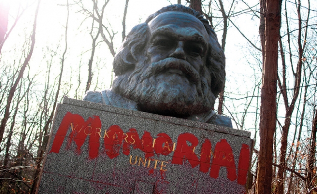The tomb of Karl Marx in Highgate Cemetery showing the marks of recent vandalism - ersoy emin / Alamy Stock Photocoffins