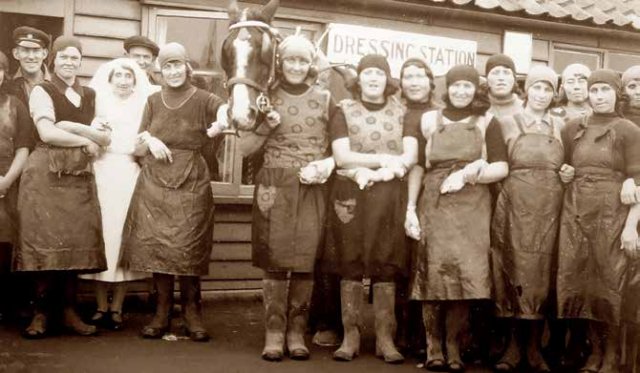 Scottish fisher girls Great Yarmouth early 1900s (KGPA / Alamy)
