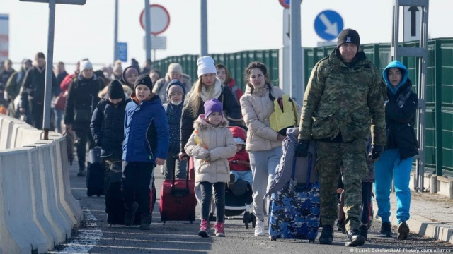 Ukrainian refugees from 2022, crossing into Poland (Міністерство внутрішніх справ України, mvs.gov.ua)