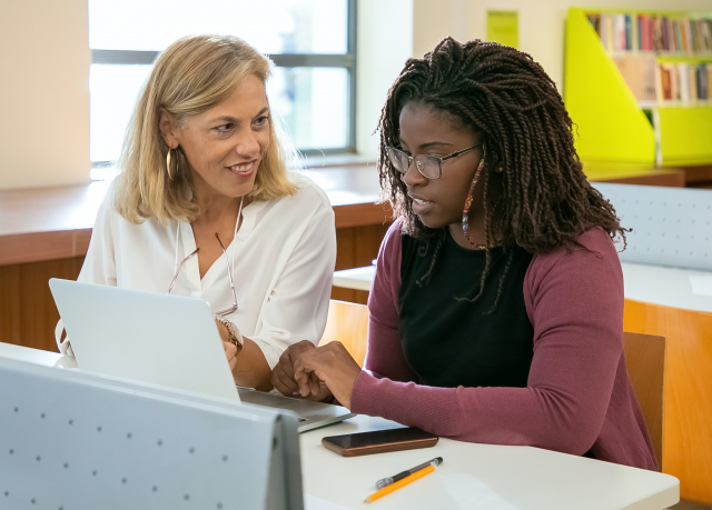 Mentor and trainee teacher (Image: Kampus Production, Pexels)