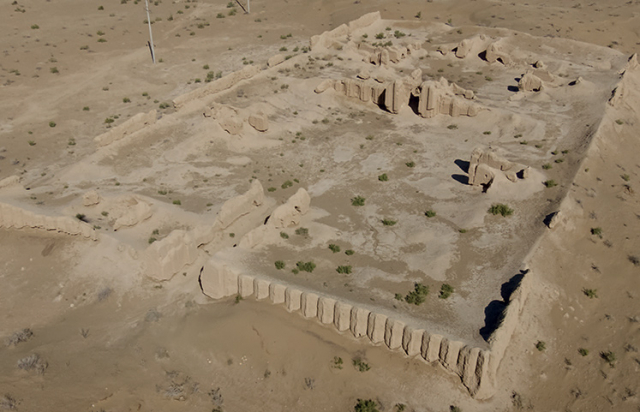 The monumental caravanserai of Akja Gala in modern Turkmenistan (kite photograph by Alexis Pantos)