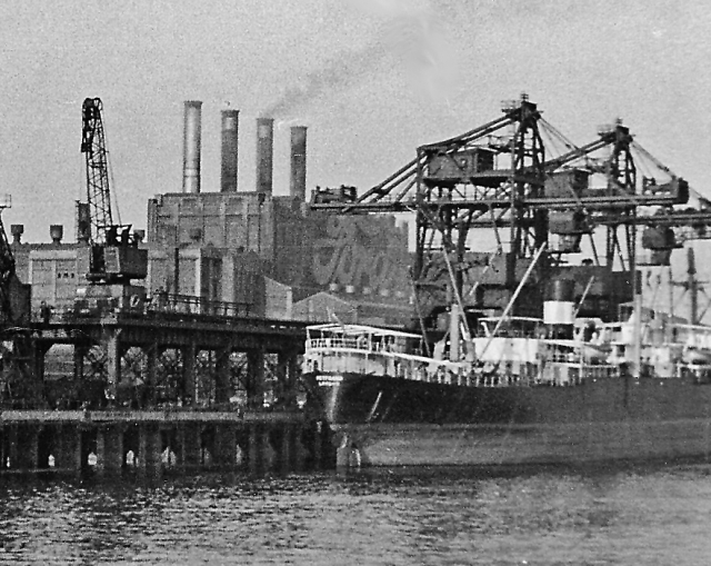 Jetty on Thames serving great Ford Motor Works, Dagenham, June 1950 / Ben Brooksbank / CC BY-SA 2.0