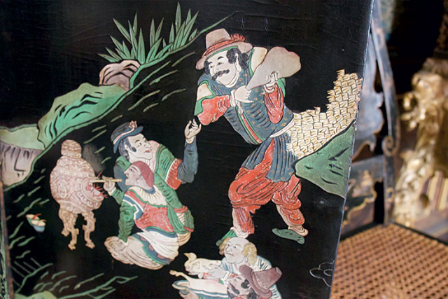 Detail of a Chinese kuancai lacquer screen depicting Europeans hunting, NT 1140102, Ham House © Kerry Apps